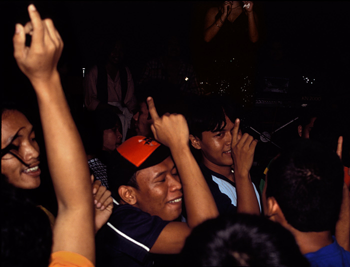 08-the-dancing-crowd-1