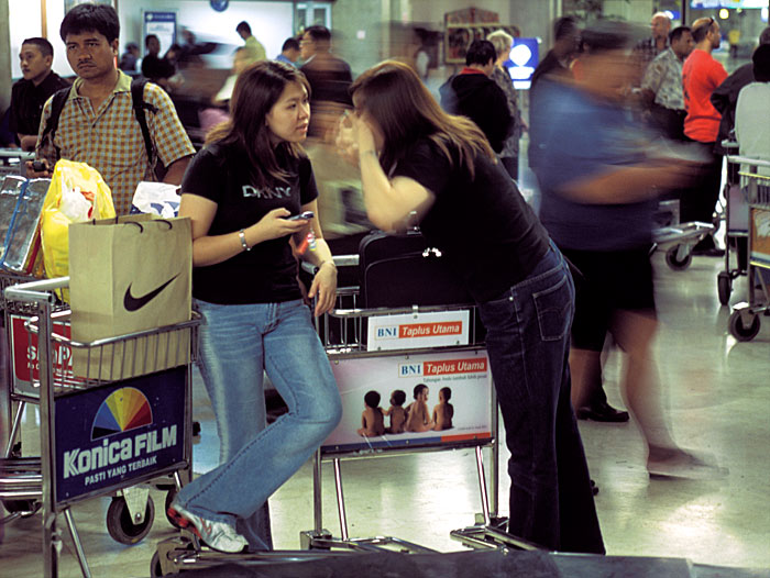 07-airport-luggage-carousel